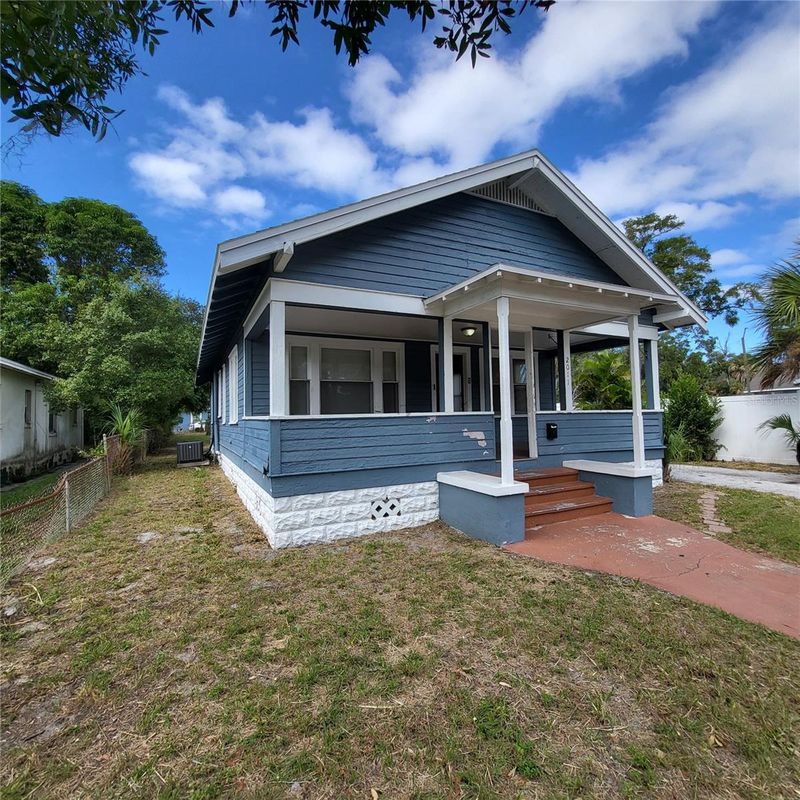 2011 14th St S, St Petersburg, FL 33705