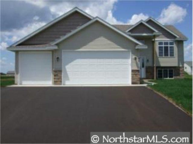 903 Cole Ave, Montrose, MN 55363