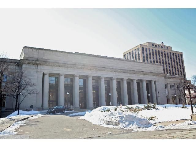 214 4th St E #300, Saint Paul, MN 55101
