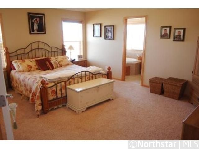 2522 Sandstone Dr, Woodbury, MN 55129