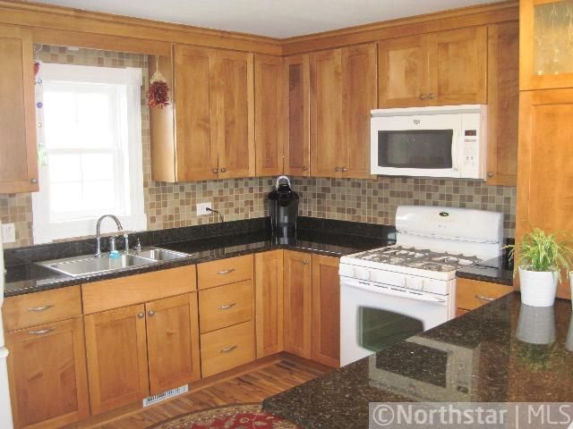1465 Hazelwood St, Saint Paul, MN 55106
