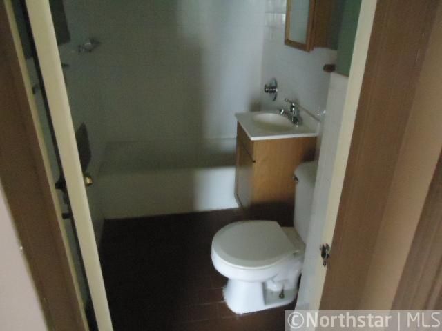 978 Conway St, Saint Paul, MN 55106
