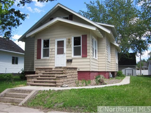 219 5th St NW, Montgomery, MN 56069