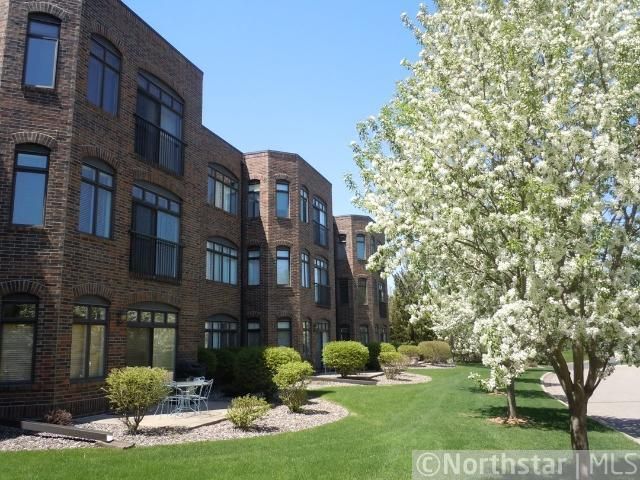 5555 Dewey Hill Rd #105, Edina, MN 55439