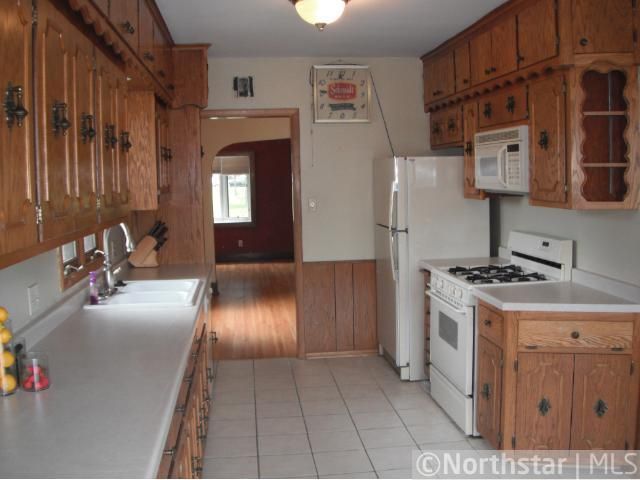 1128 Lane Pl, Saint Paul, MN 55106