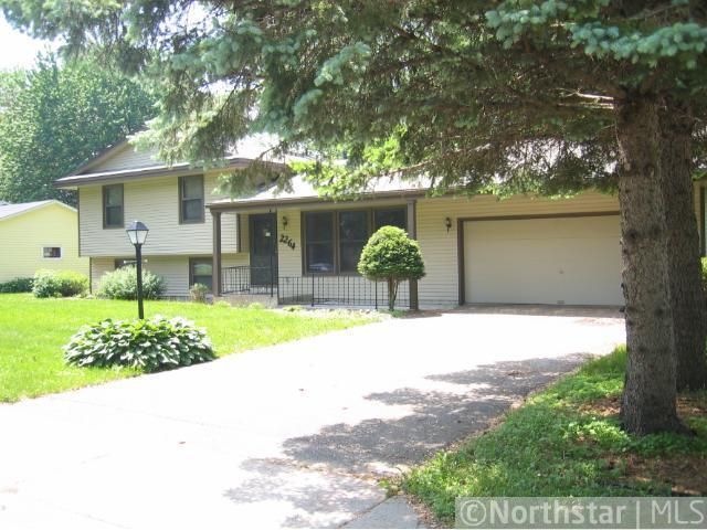 2264 Lamplight Dr, Woodbury, MN 55125