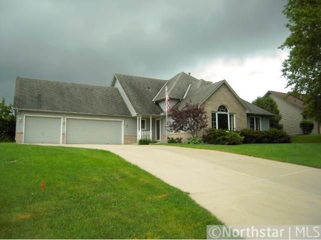 736 Ashley Dr, Chaska, MN 55318