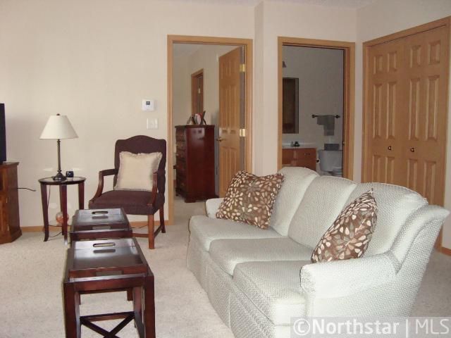 10 6th St #205, Osseo, MN 55369