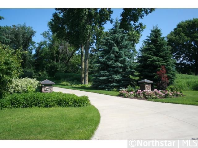 1430 Neal Ave N, Lake Elmo, MN 55042