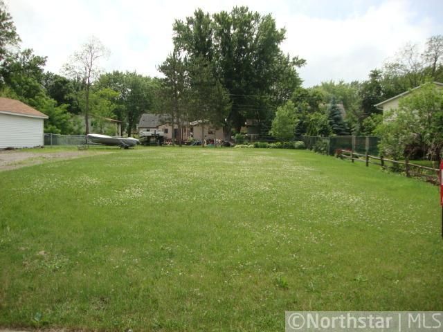 6211 50th St N, Oakdale, MN 55128