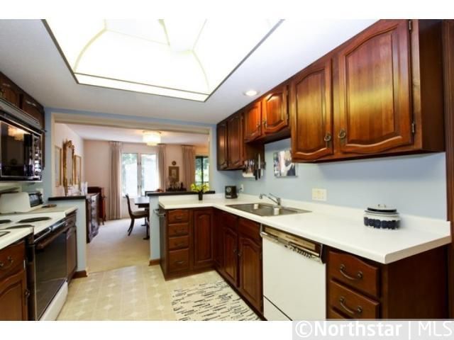5601 Dewey Hill Rd #212, Edina, MN 55439