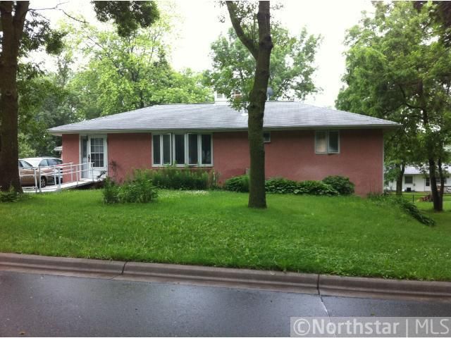 1698 Sandhurst Dr E, Maplewood, MN 55109
