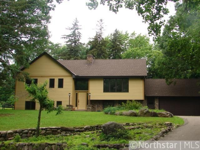 2604 Loop Rd N, Burnsville, MN 55306