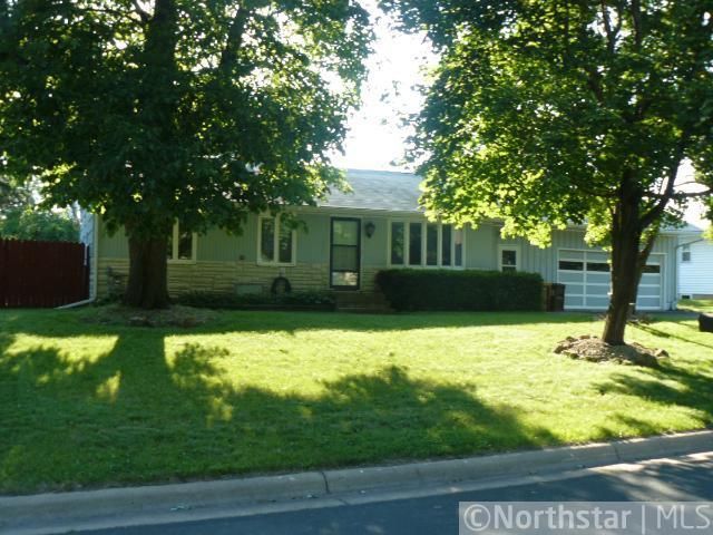 564 Willow Ln, Woodbury, MN 55125