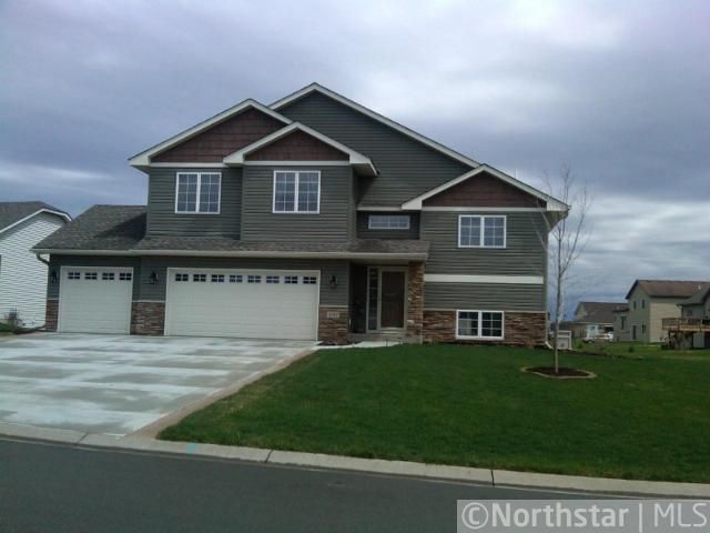 1104 Olivia St SE, New Prague, MN 56071