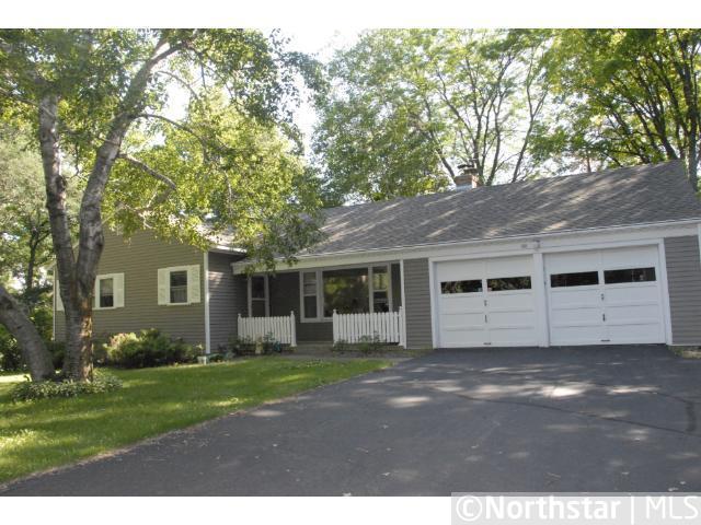 20 Duck Pass Rd, North Oaks, MN 55127