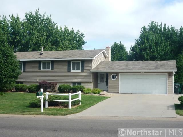 1741 Deerwood Dr, Eagan, MN 55122