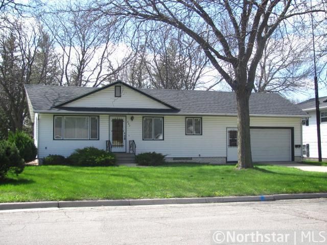 807 S Park St, Fairfax, MN 55332