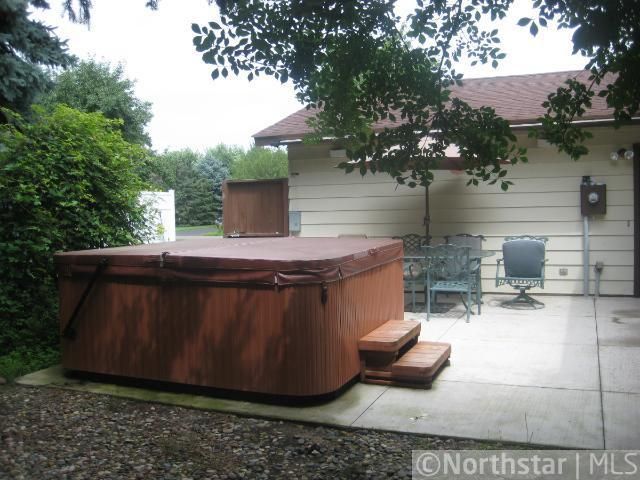 1416 Jonquil Ln, White Bear Lake, MN 55110