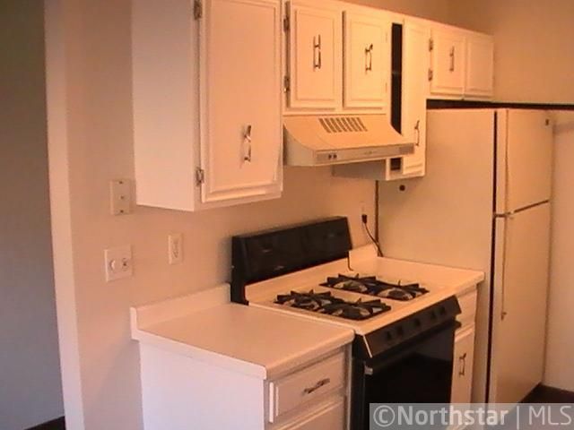 13644 Heather Hills Dr, Burnsville, MN 55337