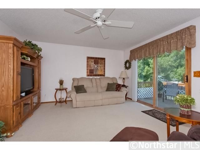 889 104th Ln NW, Coon Rapids, MN 55433