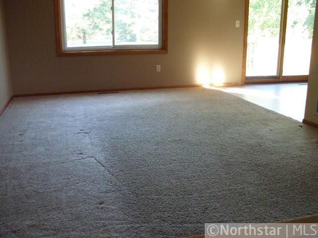 916 124th Ln NW, Coon Rapids, MN 55448