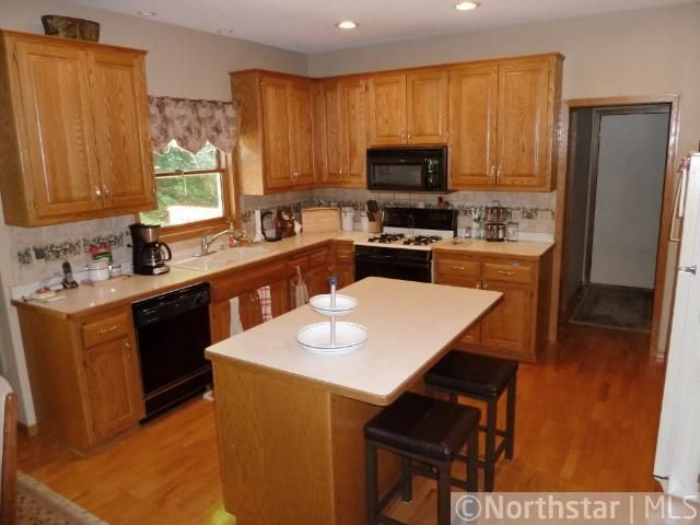 10070 4th St NE, Hanover, MN 55341