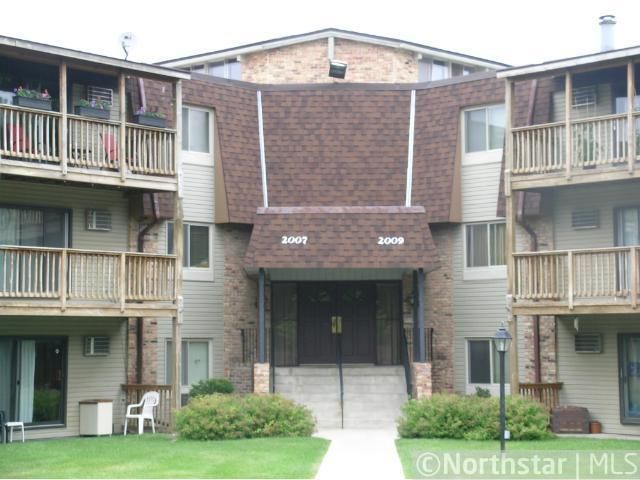 2007 E 122nd St #B19, Burnsville, MN 55337