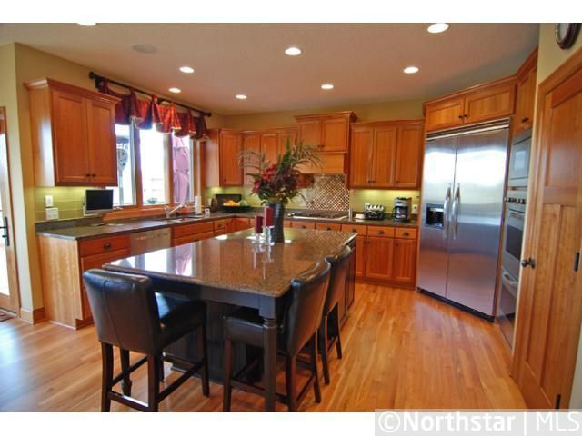 6695 Lakeway Dr, Chanhassen, MN 55317