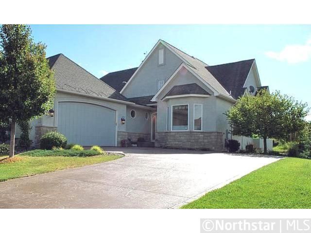 172 Stonebridge Rd, West Saint Paul, MN 55118