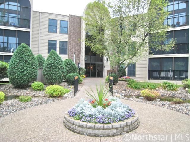 9550 Collegeview Rd #315, Bloomington, MN 55437