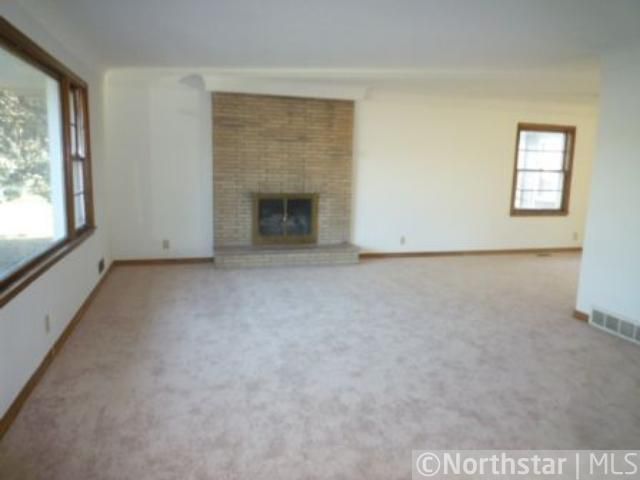 372 Rehnberg Pl, West Saint Paul, MN 55118