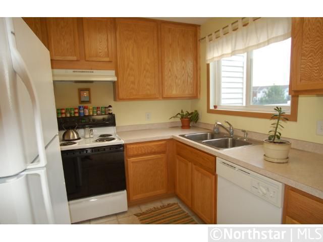 15577 Foghorn Ln, Apple Valley, MN 55124