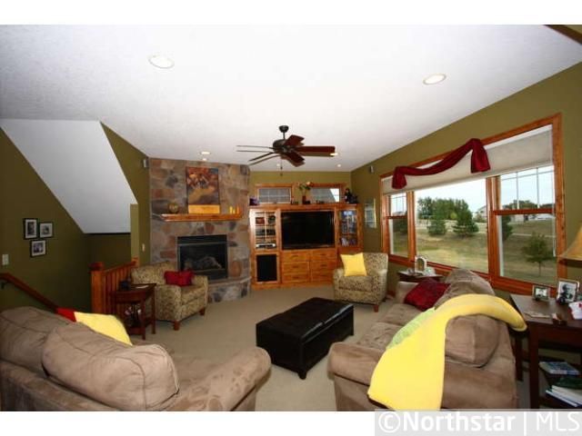 1529 Sparrow Rd, Waconia, MN 55387