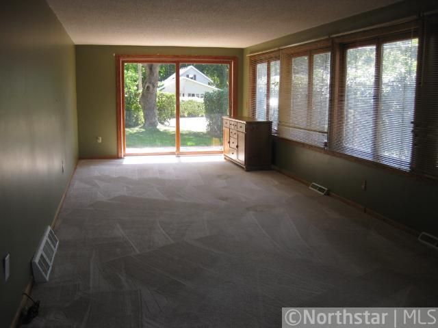 453 E Main St, Waconia, MN 55387