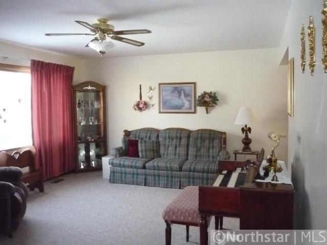 30720 Palmer Ct, Lindstrom, MN 55045