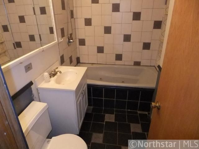 1719 Orange Ave E, Saint Paul, MN 55106