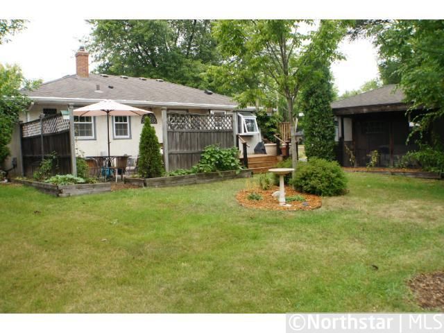 2754 Merrill St, Roseville, MN 55113