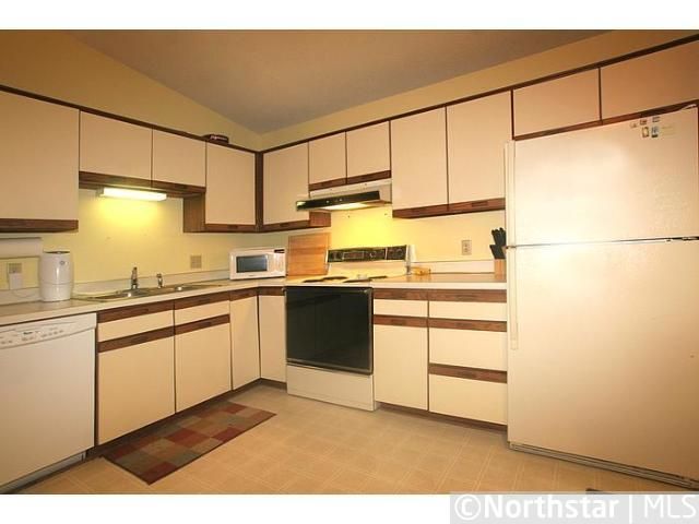 8725 Goldenrod Ln N, Maple Grove, MN 55369