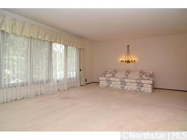 4733 W 98th St, Bloomington, MN 55437
