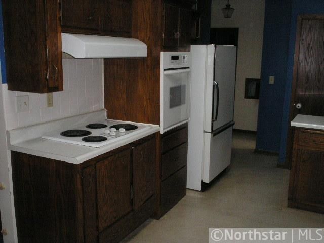 612 S Brookview Ln, Isanti, MN 55040
