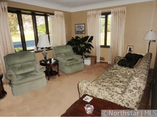 1516 Cope Ave E, Maplewood, MN 55109