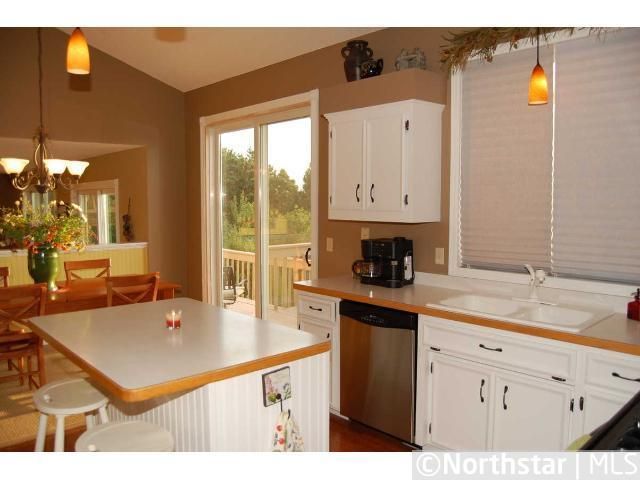 2277 Parkview Ln, Woodbury, MN 55125