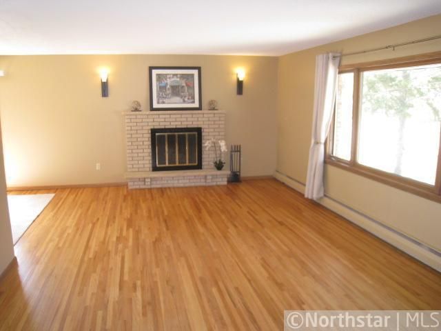 1641 Stanbridge Ave, Roseville, MN 55113