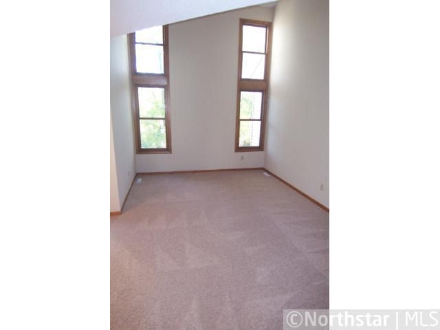 10132 Lee Dr, Eden Prairie, MN 55347