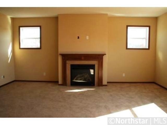 2064 Hackberry Ln, Shakopee, MN 55379