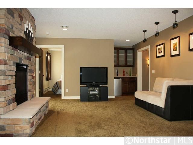 13024 Oakwood Dr, Rogers, MN 55374