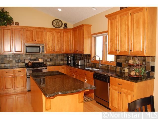 6898 Xanthus Ln N, Maple Grove, MN 55311