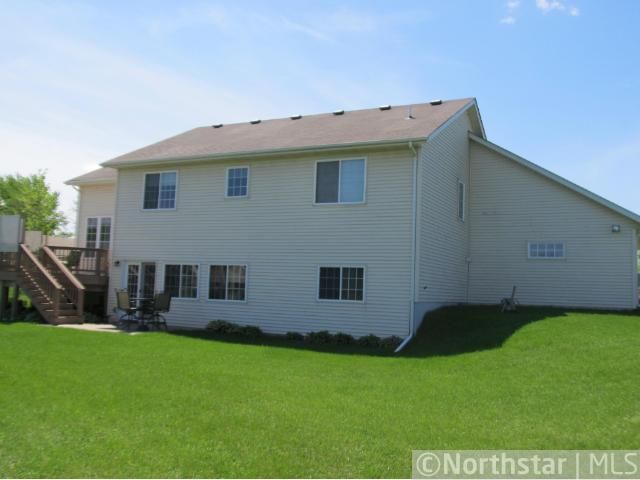 1126 Kingswood Crescent, Faribault, MN 55021