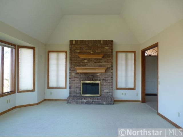 19516 Hampshire Ct, Shakopee, MN 55372